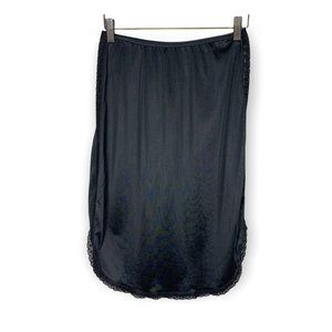 Side Crochet Lace Rounded Hem Slip Medium